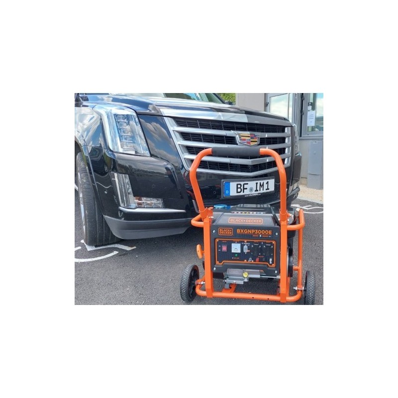 Groupe électrogène Essence 3Kw BLACK+DECKER BXGNP3000E à l'extérieur posé sur un parking